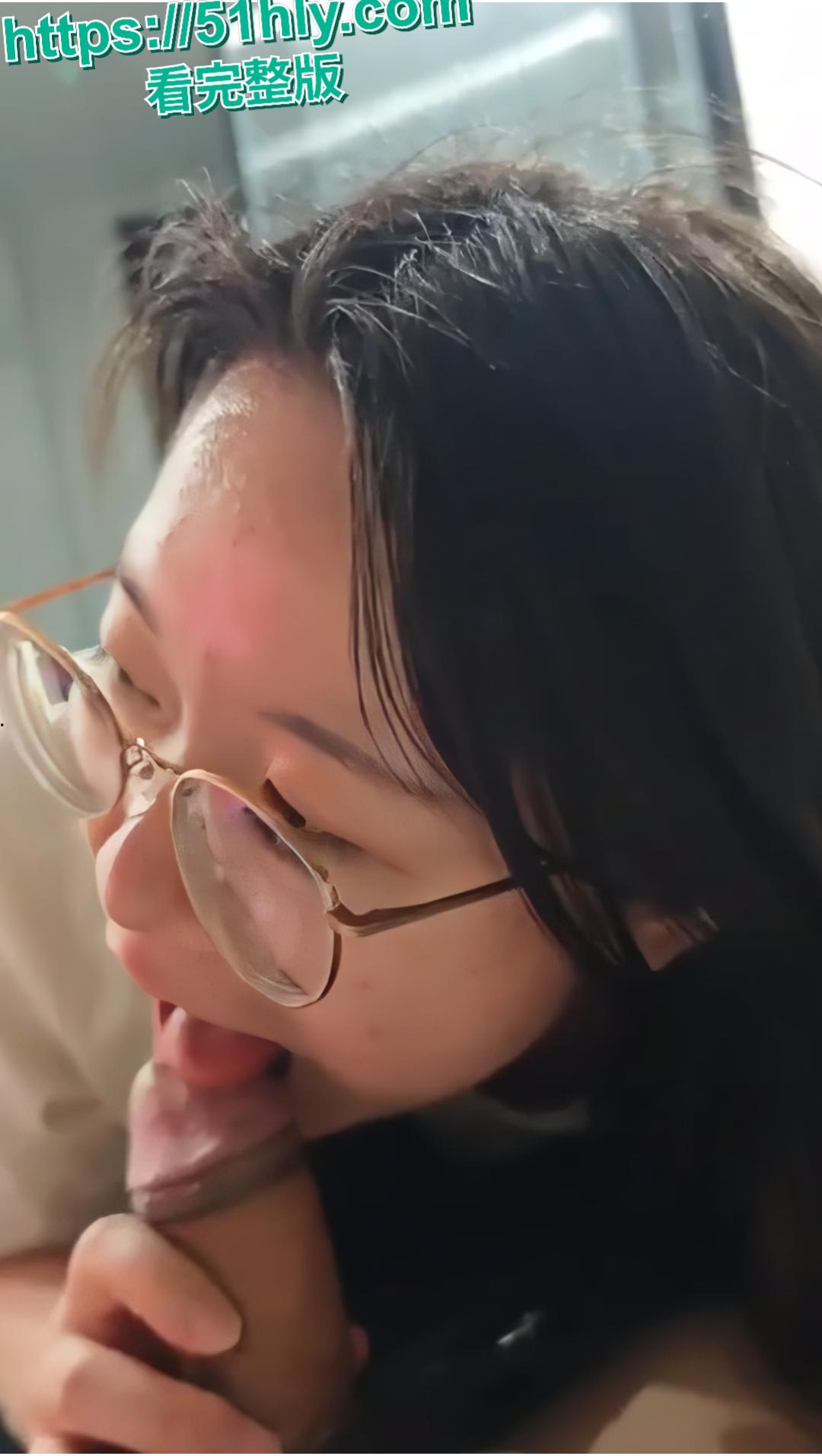 浙江嘉兴清纯人妻何晓韵野外偷情单身小叔子口曝黑料全网疯传!小区楼下口交大屌,忍不住了回家爆操骚母狗!