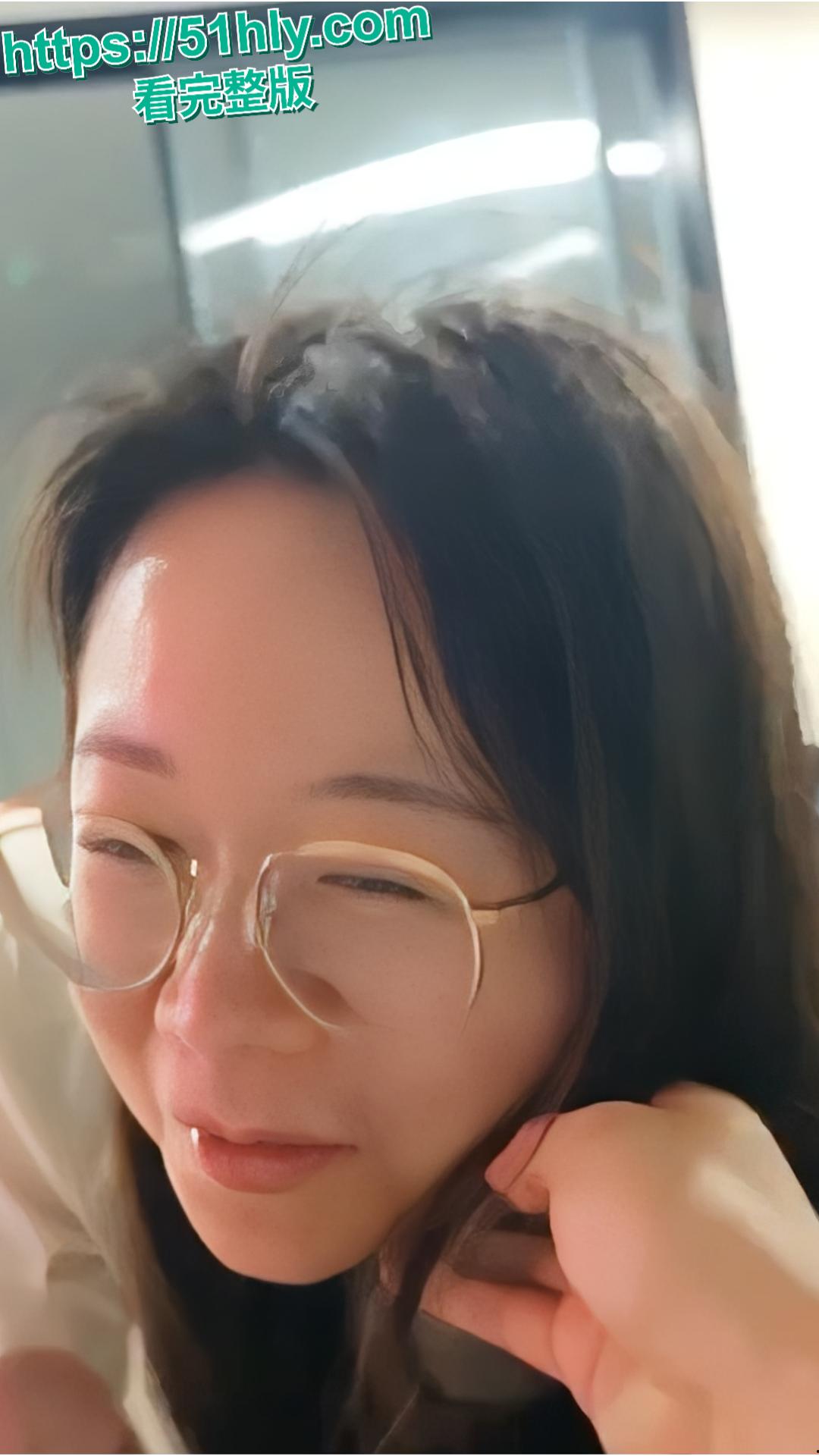 浙江嘉兴清纯人妻何晓韵野外偷情单身小叔子口曝黑料全网疯传!小区楼下口交大屌,忍不住了回家爆操骚母狗!