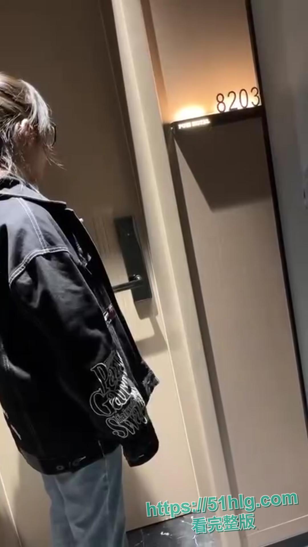 【山东潍坊】普斯轻奢酒店“抓小三”风波！男友冒名开房，女友怒寻真相，拳打脚踢十分精彩！