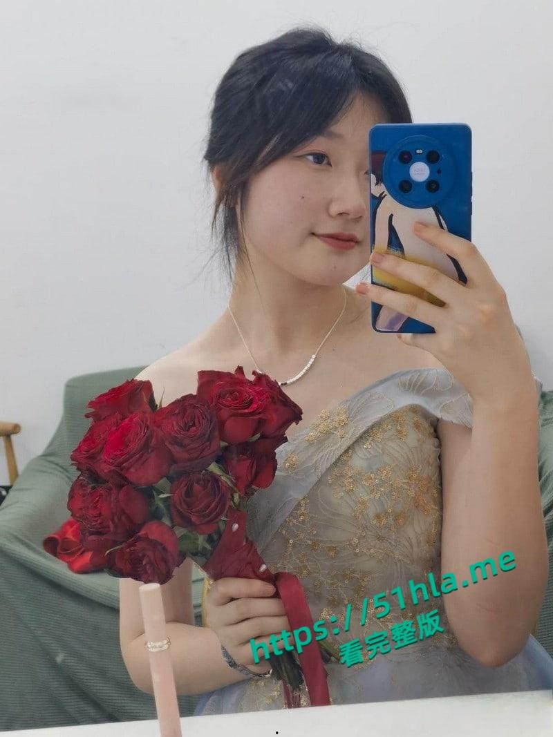 曲阜师范大学【何鑫】与男友性爱视频流出,白嫩胴体让人欲罢不能,对镜玩穴足交伺候主人超劲爆!