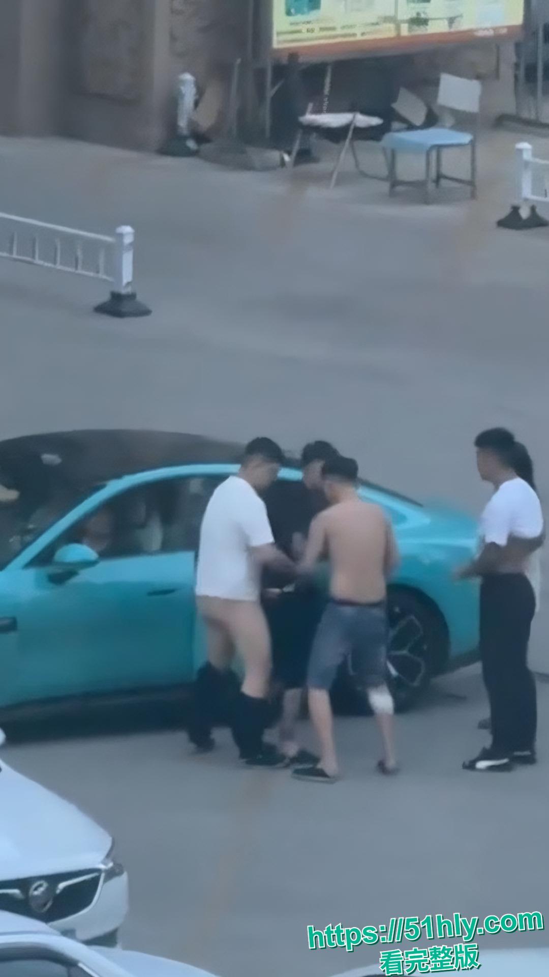 东营小米su7车头男同大战脱裤猛干贱狗 女人旁观傻眼 路人围观拍照 完整野战视频曝光