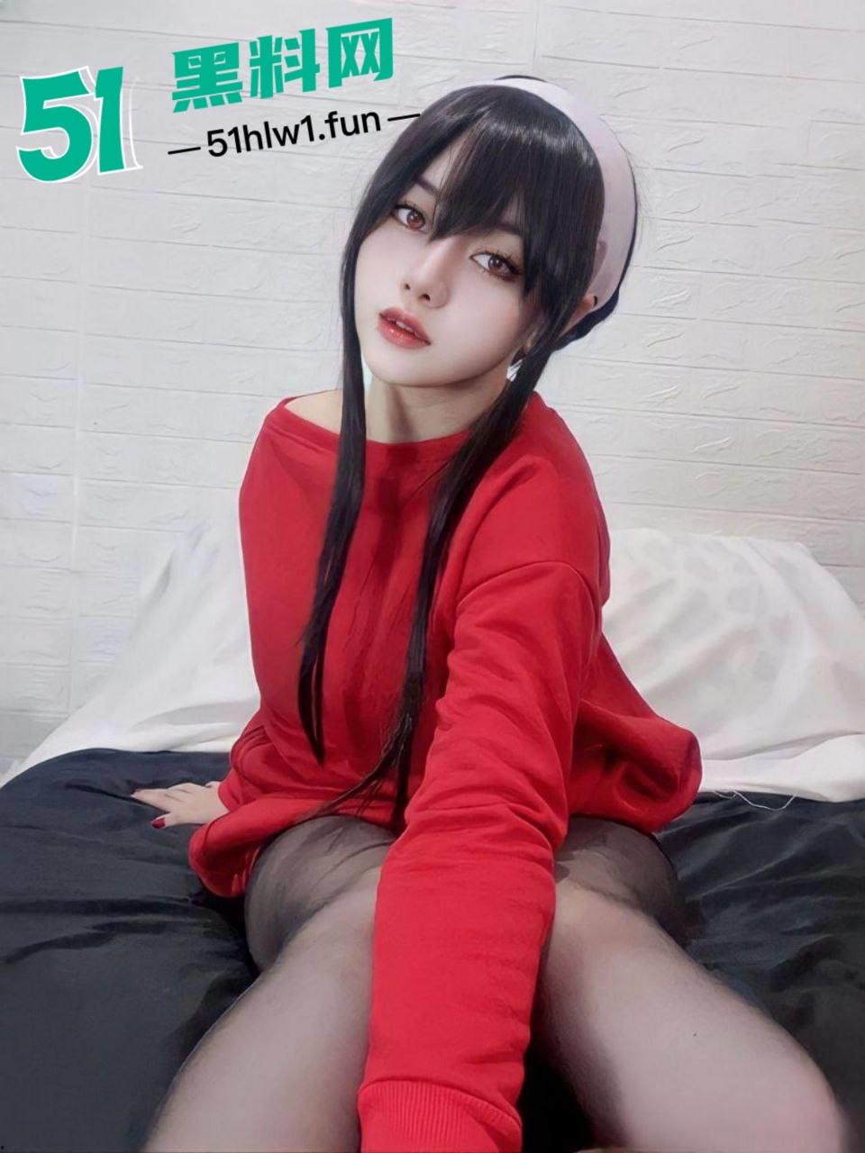 大奶高颜值少女穿性感黑丝透明红内衣，搔首弄姿揉奶玩穴道具爆插一线天嫩鲍淫叫声超好听。