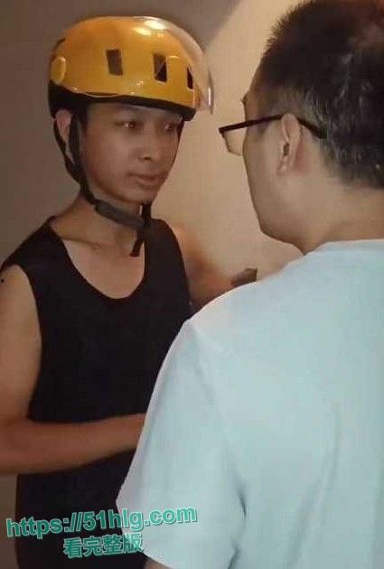 【河南襄阳】一对夫妻贪便宜 买好货退次货 硬逼快递小哥赔钱 争吵到最后被暴怒快递小哥一刀抹脖 当场上演血溅三尺