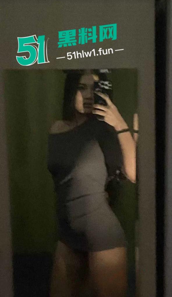 厦门反差婊【刘欣语】神似王祖贤的御姐气质，约酒吧帅哥打炮5分40秒啪啪性爱视频流出。