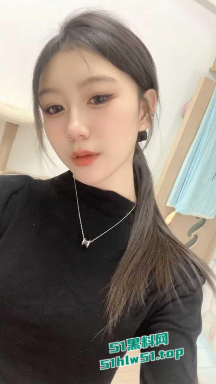 上海艺术学院的校花【夏宸玥】颜值逆天，竟是拜金反差女王，富二代勾搭肆意调教骚货！