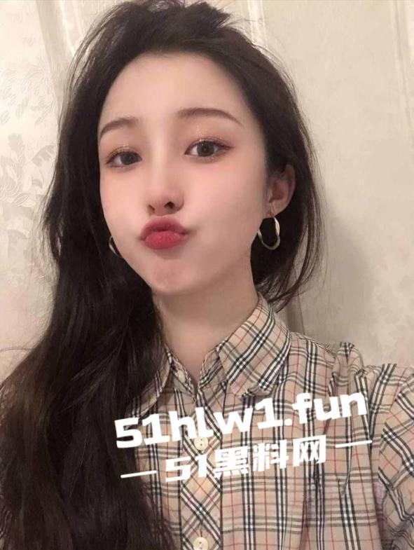 哈尔滨超高颜值气质美少女【宋婷】年度最佳反差婊被曝光男友性爱合集9分34秒完整版