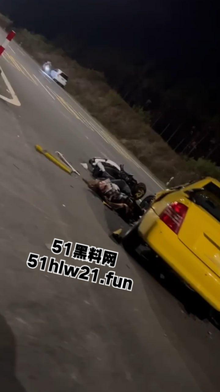 广东江门精神小伙，组织改装摩托车排位赛结果当场撞上轿车，导致司机死亡目前参赛人员正在抓捕中。