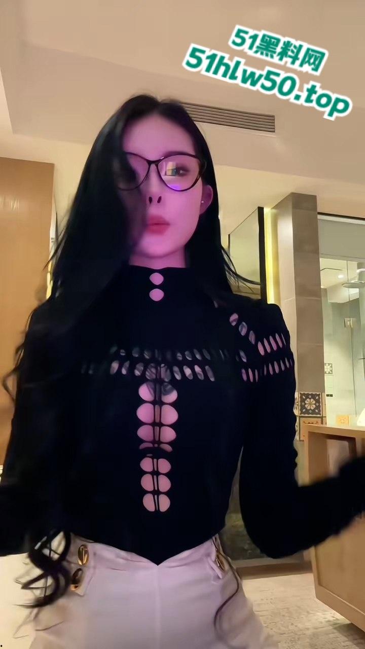 全网首发，抖音8万粉的极品小网红【神仙姐姐】满身符文美女，爆出不雅视频，金主调教御姐变母狗超反差！