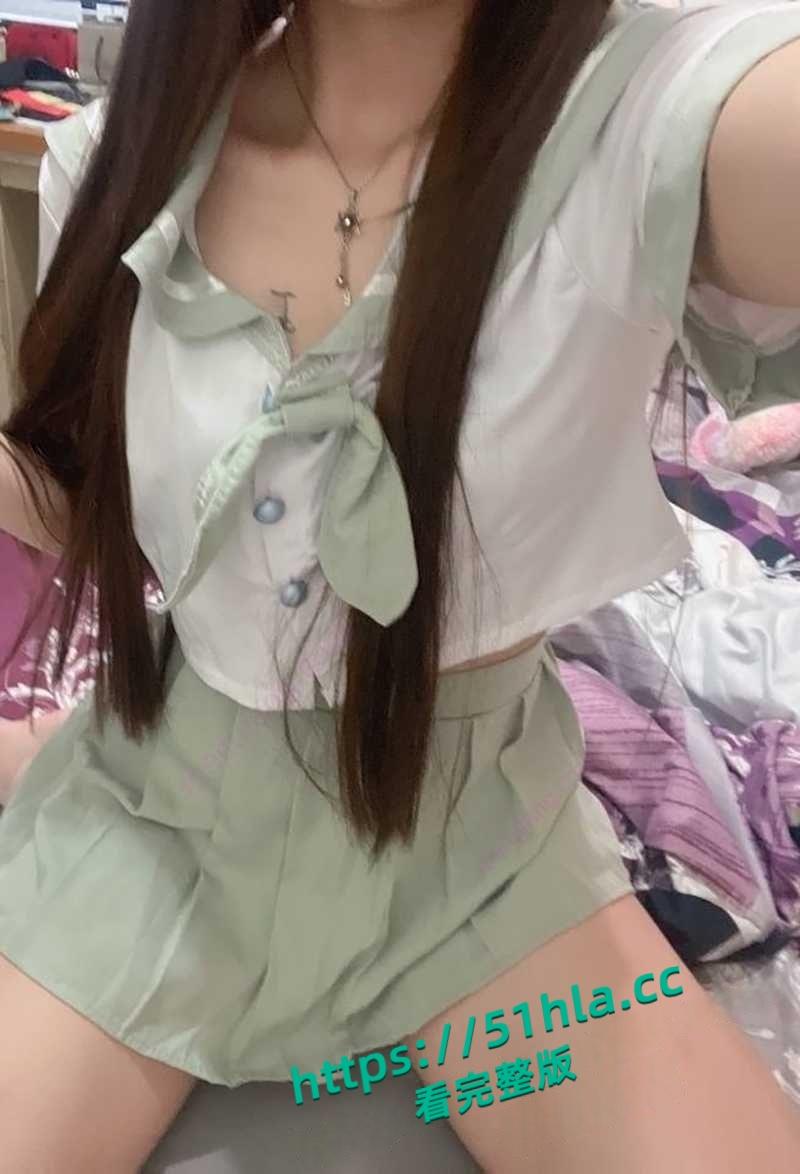 高颜值反差妹网调视频曝光，脱光JK制服露奶抠穴，头套蕾丝内裤骚气放尿，满口淫话邀请主人免费操！