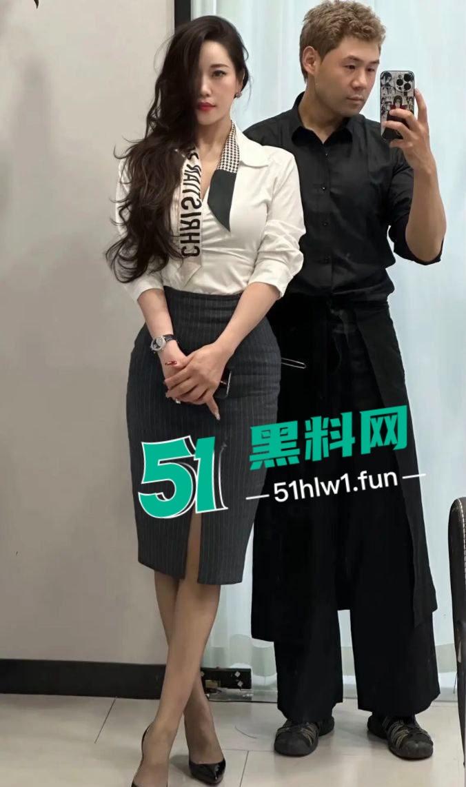 高跟连衣裙名媛【C姨】被老头后入到哭 出气入气全是浪，后入呻吟让人想关音量但舍不得！