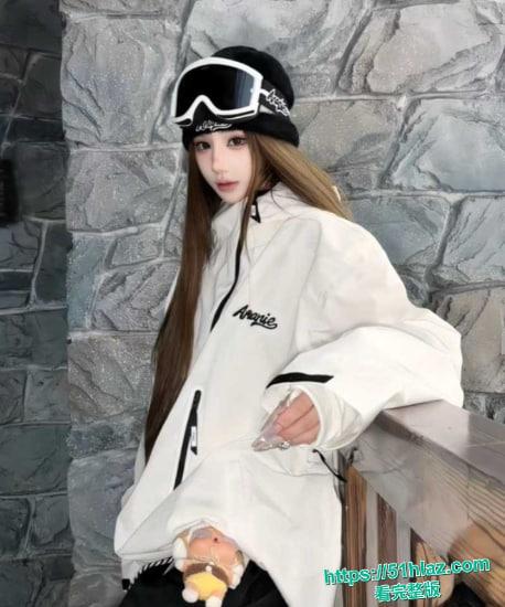 千万网红老白与滑雪圈美女陪玩事件 3000陪滑费给不起 女主直播发声控诉白嫖行为 却被扒出是高端外围转型 露脸实锤曝光很骚很会撩