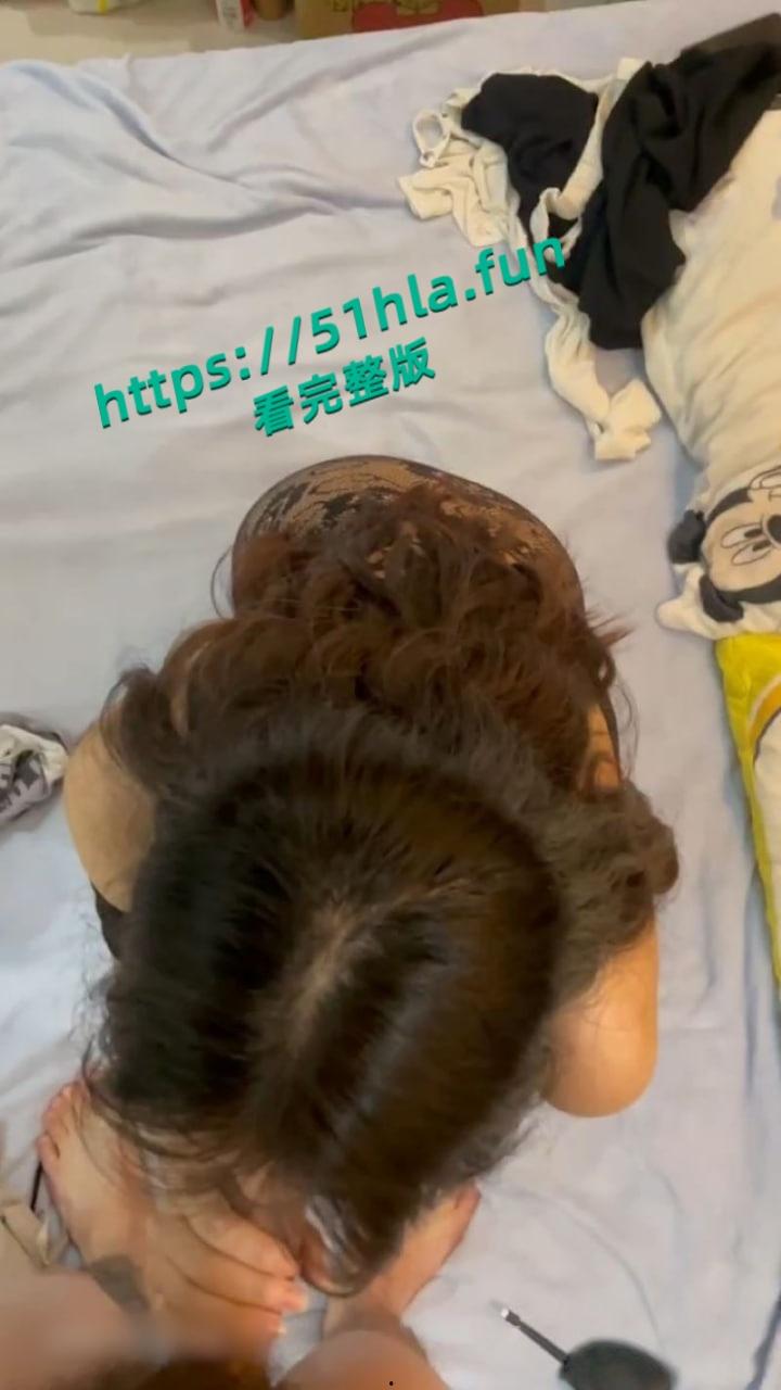 高颜值气质小网红调教性爱视频曝光,深喉吮吸肉棒技术娴熟被猛烈爆操,极品肥臀淫水喷溅!