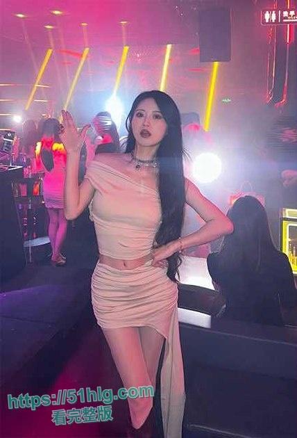 成都探店揭秘砂舞舞厅！性感少妇任君挑选 刺激体验摸奶抠穴加打炮， 堪称男人的天堂！