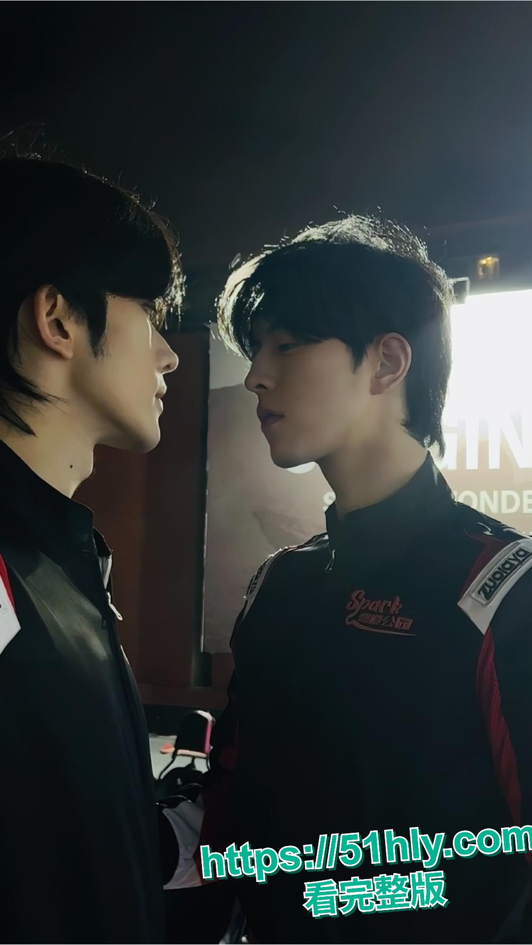 黄星邱鼎杰裸照流出 经纪公司悬赏百万追溯来源 被爆与男同做爱屁眼狂欢