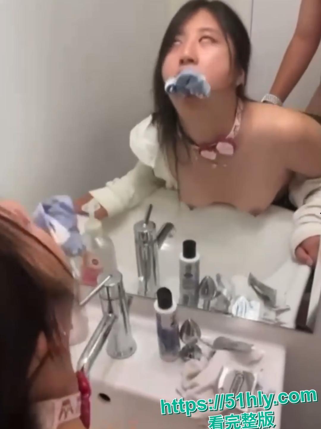 美国留学生李晓雨黑料曝光,清纯学霸变性奴,脏乱差炮友出租屋骑乘做爱!