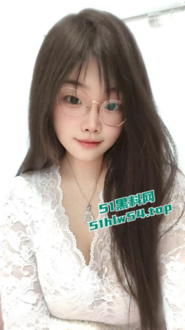 江苏苏州吴江区幼师【姜馨】恋爱期间多次出轨学生家长，男友发现怒曝其私拍泄愤！