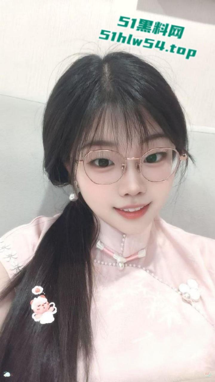 江苏苏州吴江区幼师【姜馨】恋爱期间多次出轨学生家长,男友发现怒曝其私拍泄愤!