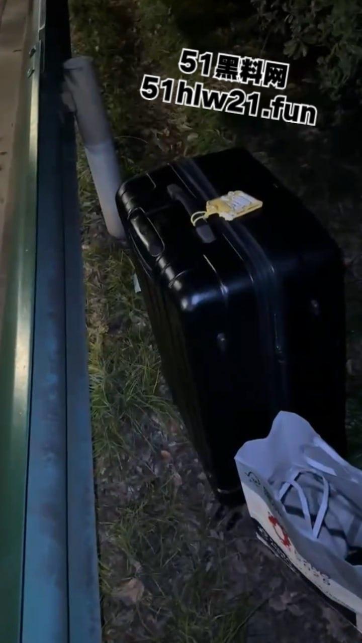 上海3人搭顺风车去江苏,半路竟被司机恶意加价,拒绝司机加价后竟被丢在高速上司机称钱没到位!