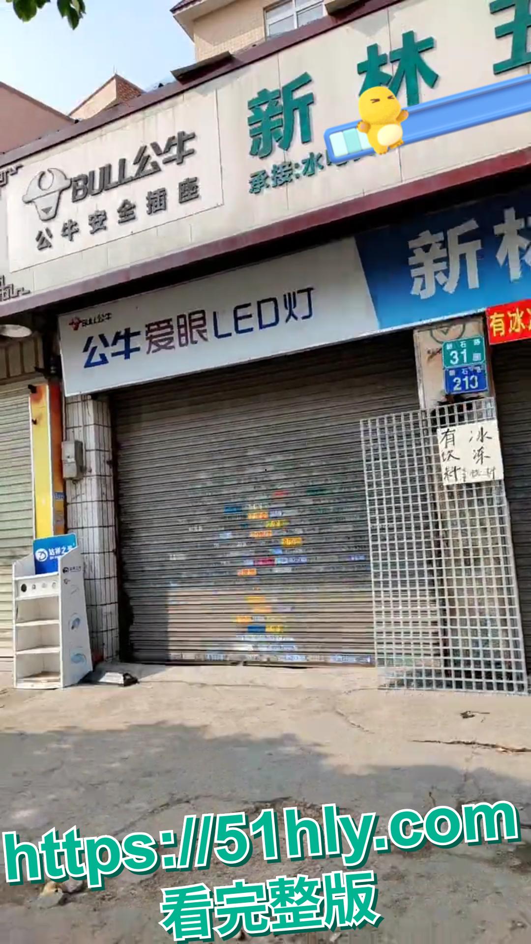 一夜之间,安徽合肥某夜市炸锅了!“裸体女侠”怒砸大排档。