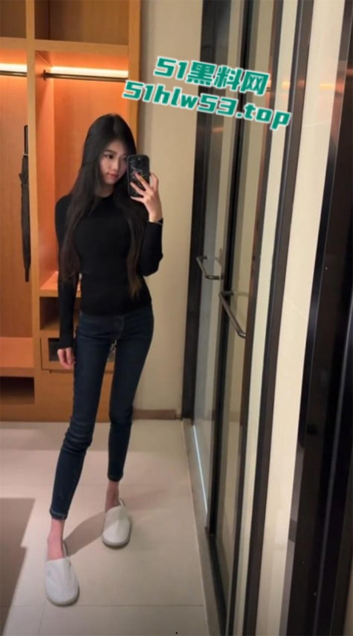 抖音高颜值网红【缪缪BB】露脸不雅视频遭泄密,白皙美少女全裸扣穴自慰揉胸舔屏,顶级身材粉嫩小穴惊艳全网!