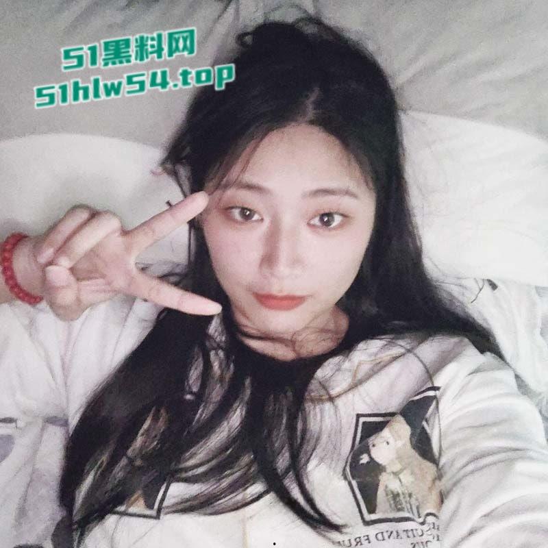 瓜友投稿曝光自己反差女友,喜欢镜前看自己被操,淫荡模样 母狗属性简直拉满!