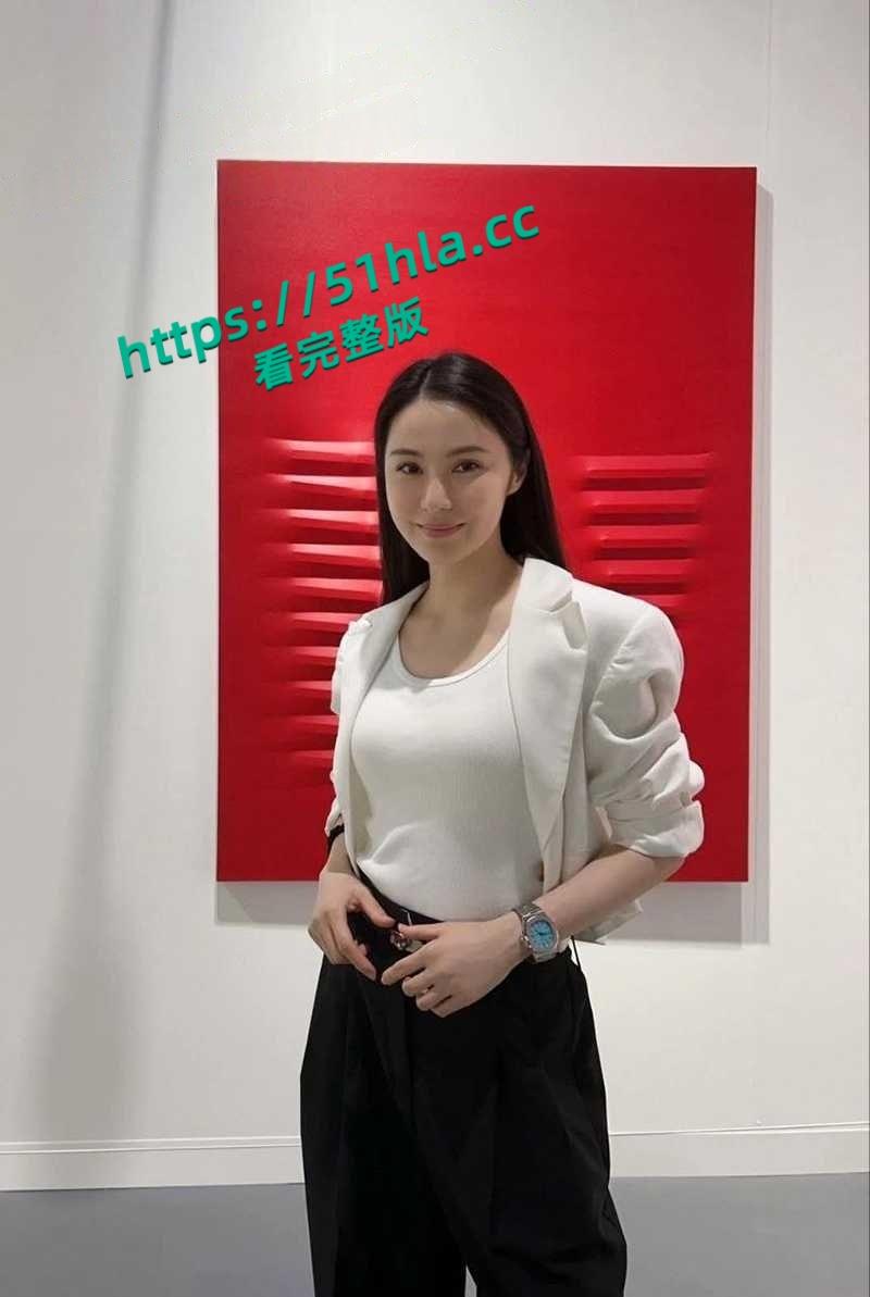 香港中文大学毕业生，现任企业经理没想到私下竟这么骚，极品尤物早期做黄播视频被曝光！