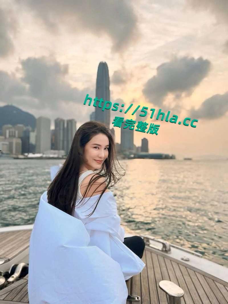 香港中文大学毕业生,现任企业经理没想到私下竟这么骚,极品尤物早期做黄播视频被曝光!