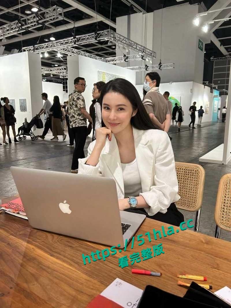 香港中文大学毕业生,现任企业经理没想到私下竟这么骚,极品尤物早期做黄播视频被曝光!