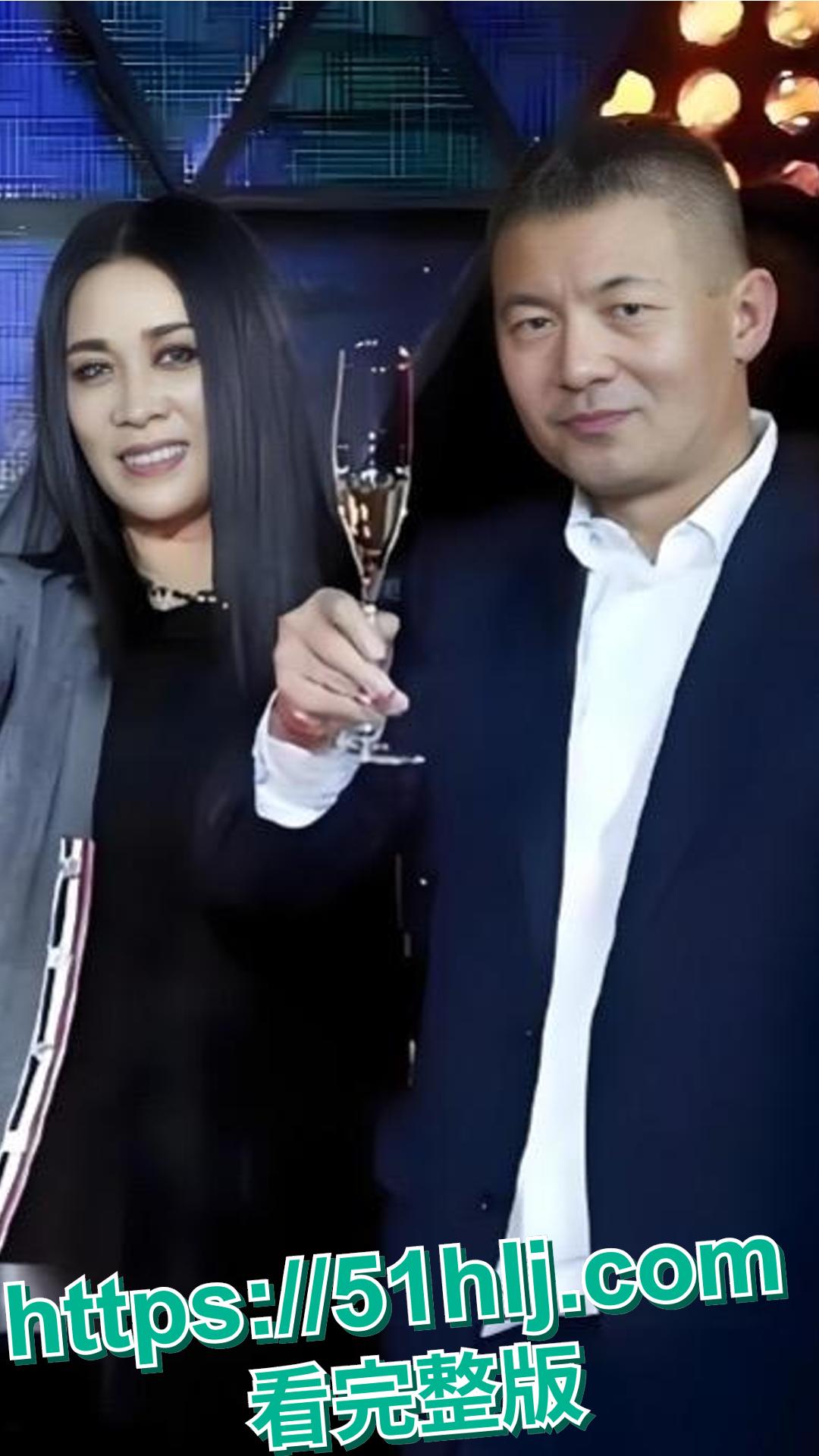 那英现任老公北京知名酒吧VICS创始人孟桐被曝出轨,与性感美女酒吧亲密同回别墅,不雅视频疯传!