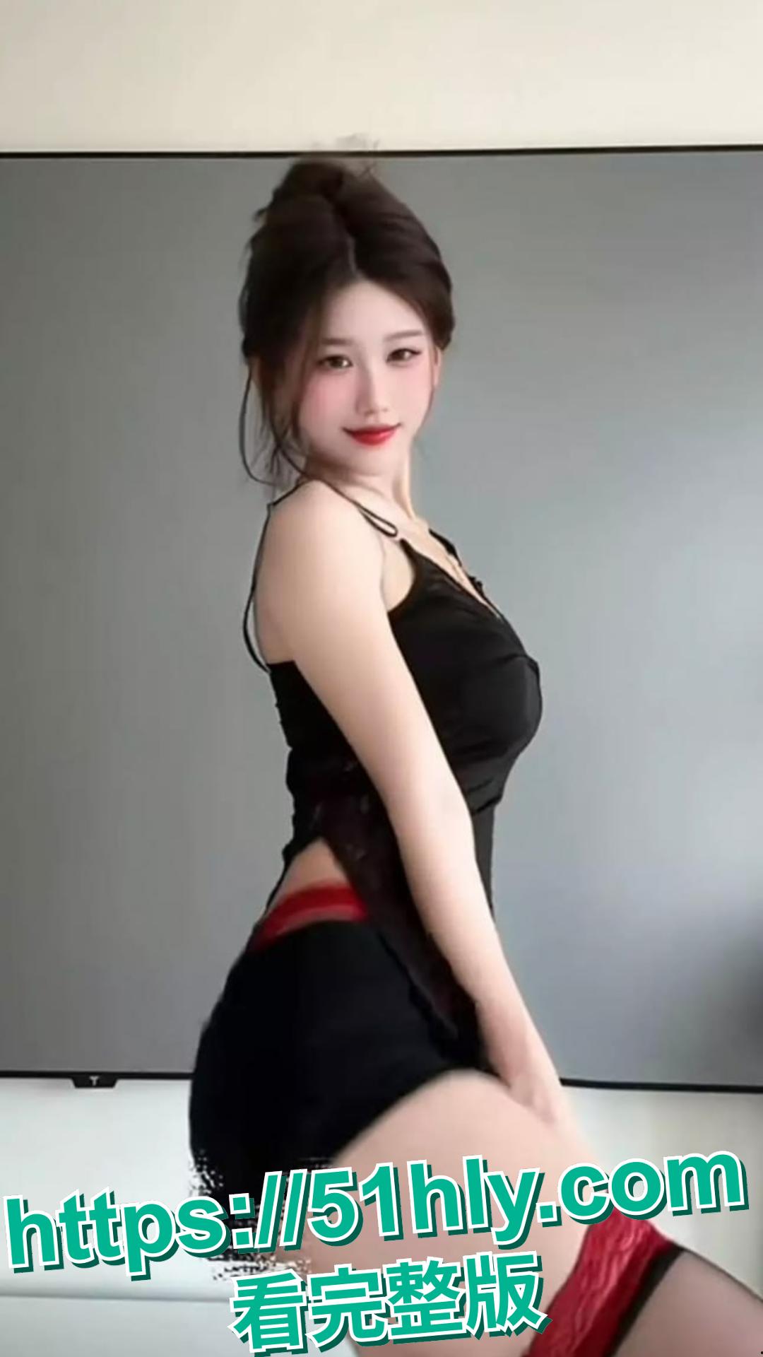 塌房!抖音网红奶油米人设翻车,清纯女神私下裸聊视频外泄,跪舔金主辣眼睛