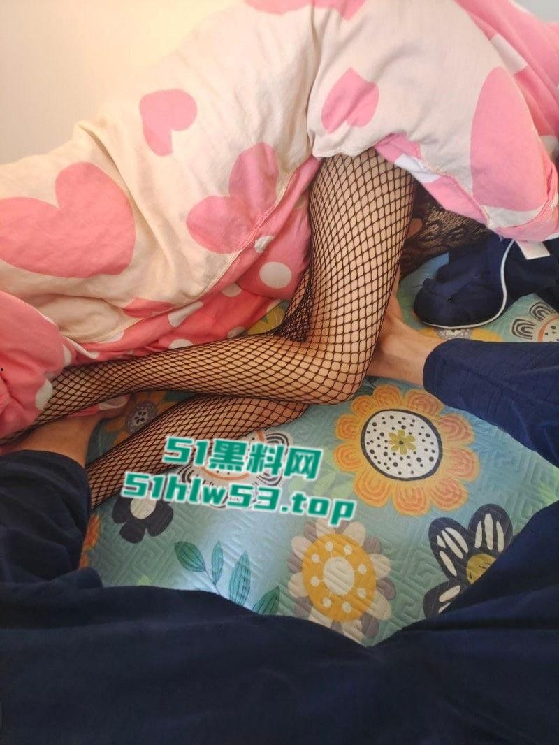 浙江杭州27岁少妇【宋钰婷】离婚后疯狂约炮,被调教成极品母狗,小穴洞口大开阴唇漆黑无比!