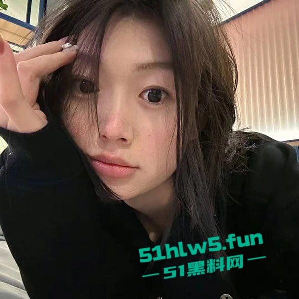 高颜值00后小妹【马莹莹】表面嫩妹私下母狗,背着男友出轨偷情脚踏多条船被男友发现,愤怒将视频曝光。