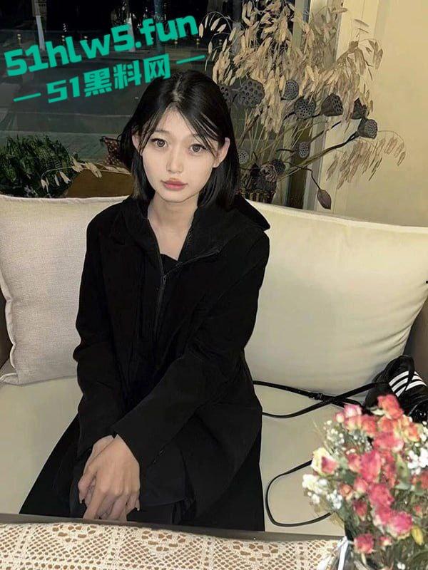 高颜值00后小妹【马莹莹】表面嫩妹私下母狗,背着男友出轨偷情脚踏多条船被男友发现,愤怒将视频曝光。