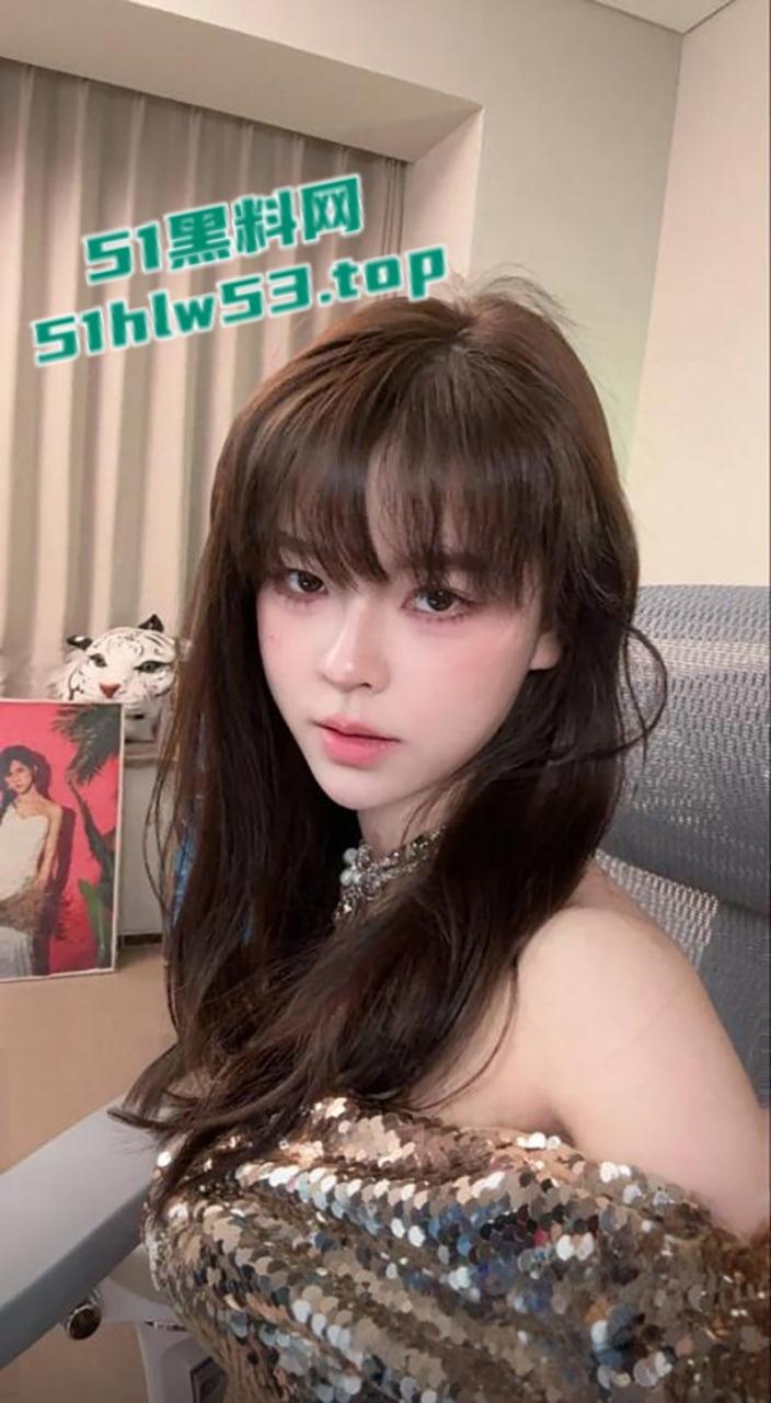 呆妹儿小霸王好姐妹!抖音千万粉丝女网红【沫子】早期全裸私拍写真被扒出,超清逼毛清晰可见!