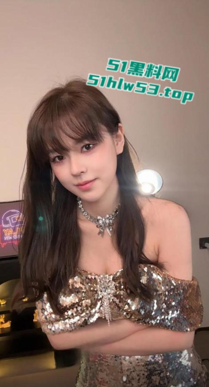 呆妹儿小霸王好姐妹!抖音千万粉丝女网红【沫子】早期全裸私拍写真被扒出,超清逼毛清晰可见!