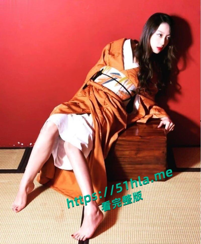 推特女神【图图TUTU】高颜值外表写真模特,私下却是只极品反差母狗,阴毛茂盛性欲爆炸高价付费门槛福利流出!