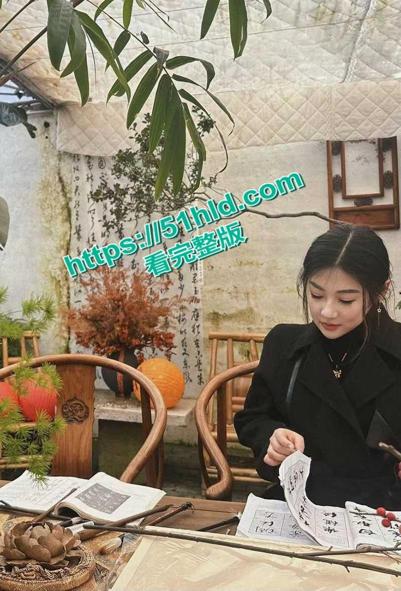 山东烟台女幼师与细狗绿帽男，性爱视频网盘破解曝光，巨乳肥臀丰满母狗被多姿势无套爆操！