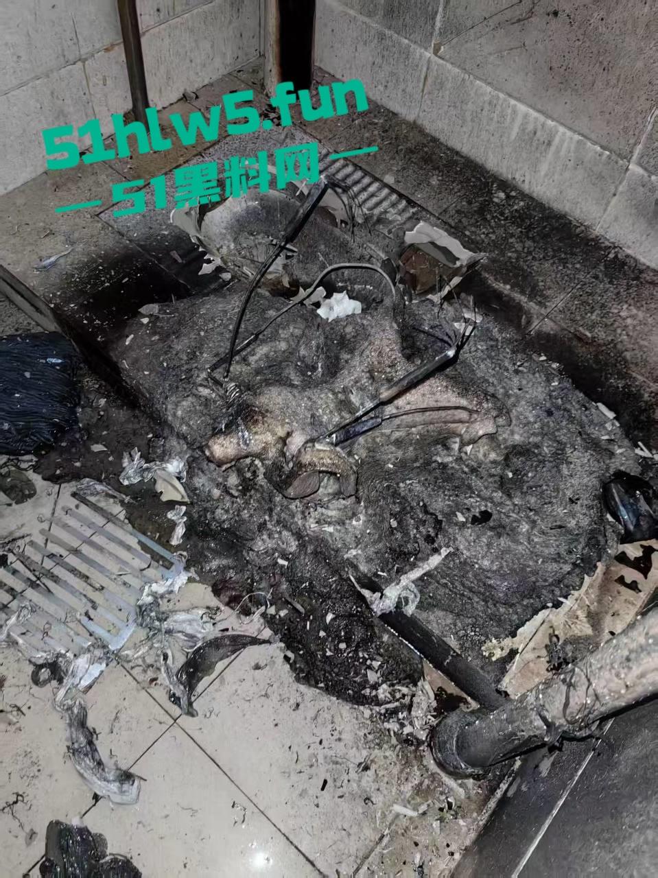 合肥工业大学,研二变态男网购硅胶女友宿舍发泄,怕被室友发现在厕所焚烧结果酿成火灾全校皆知。