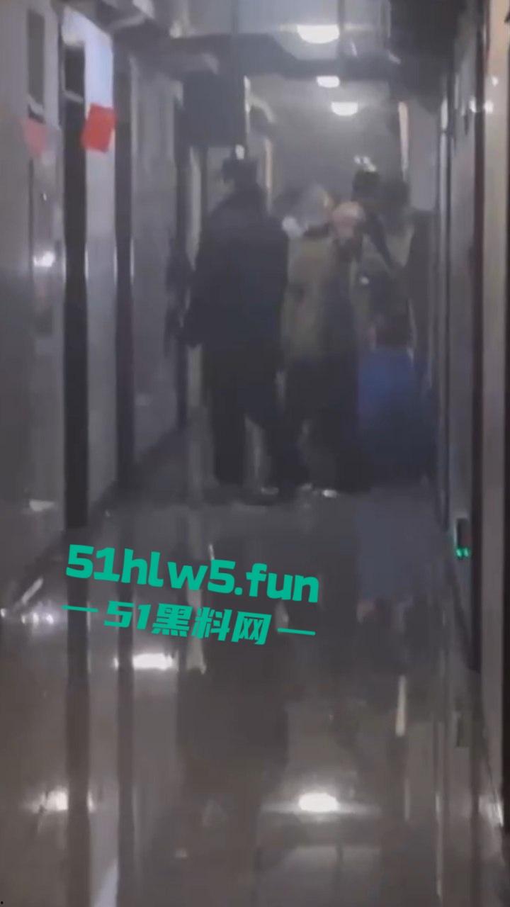 合肥工业大学,研二变态男网购硅胶女友宿舍发泄,怕被室友发现在厕所焚烧结果酿成火灾全校皆知。