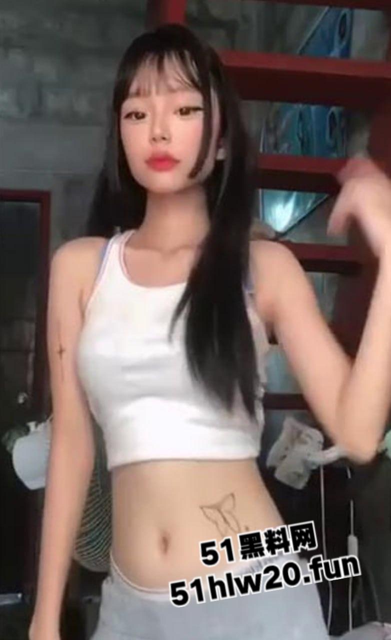 约啪大神分享，新约的高颜值精神小妹性感细腰美腿美乳饱满，自拍勾引视频渴望被大鸡巴爆操。