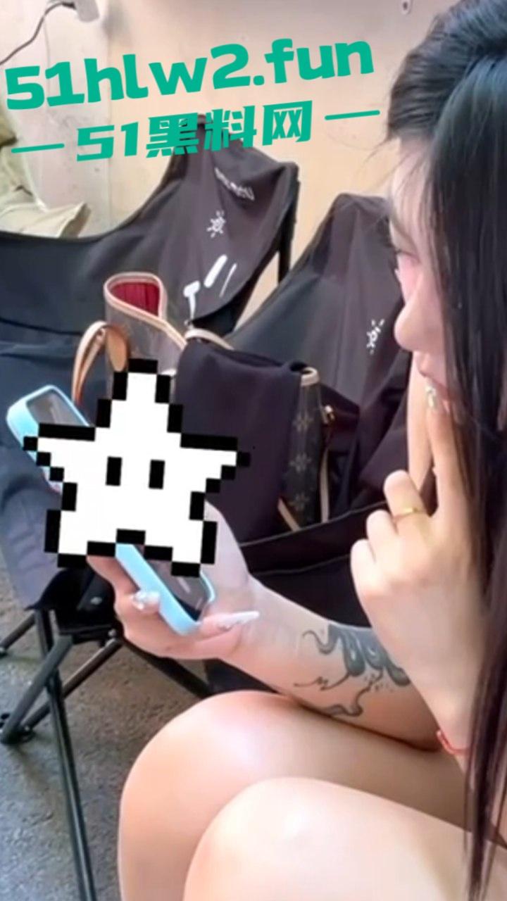 抖音高颜值女神【枭娍】曾6千都只能买下，擦边小视频的主播终于是被大哥拿下就是拍摄这角度太刁钻。