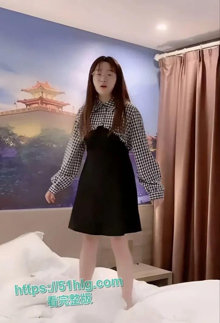 阜阳乡村网红赵小娜酒店激情做爱翻车现场！巨乳肥臀主动骑乘，简直就是骚浪贱！