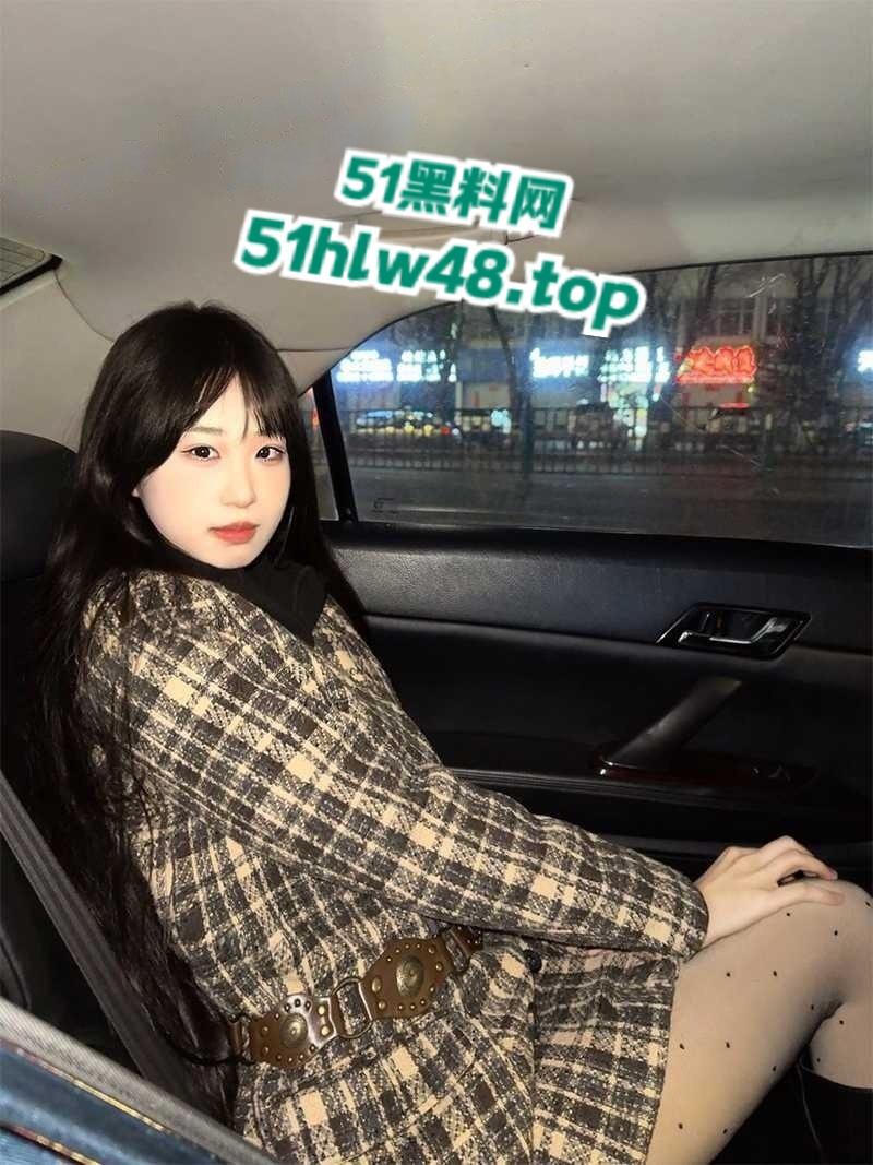 七台河大学的学霸女神【高欣】喝点酒就化身骚浪魅魔，勾引服务生无套后入做爱视频被曝光。