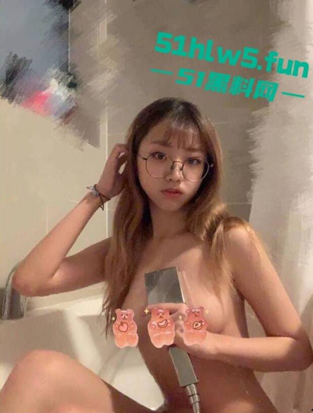 顶级身材母狗【黄乐婷】早期调教视图流出，绝美颜值性感尤物，婚后被金主曝光。