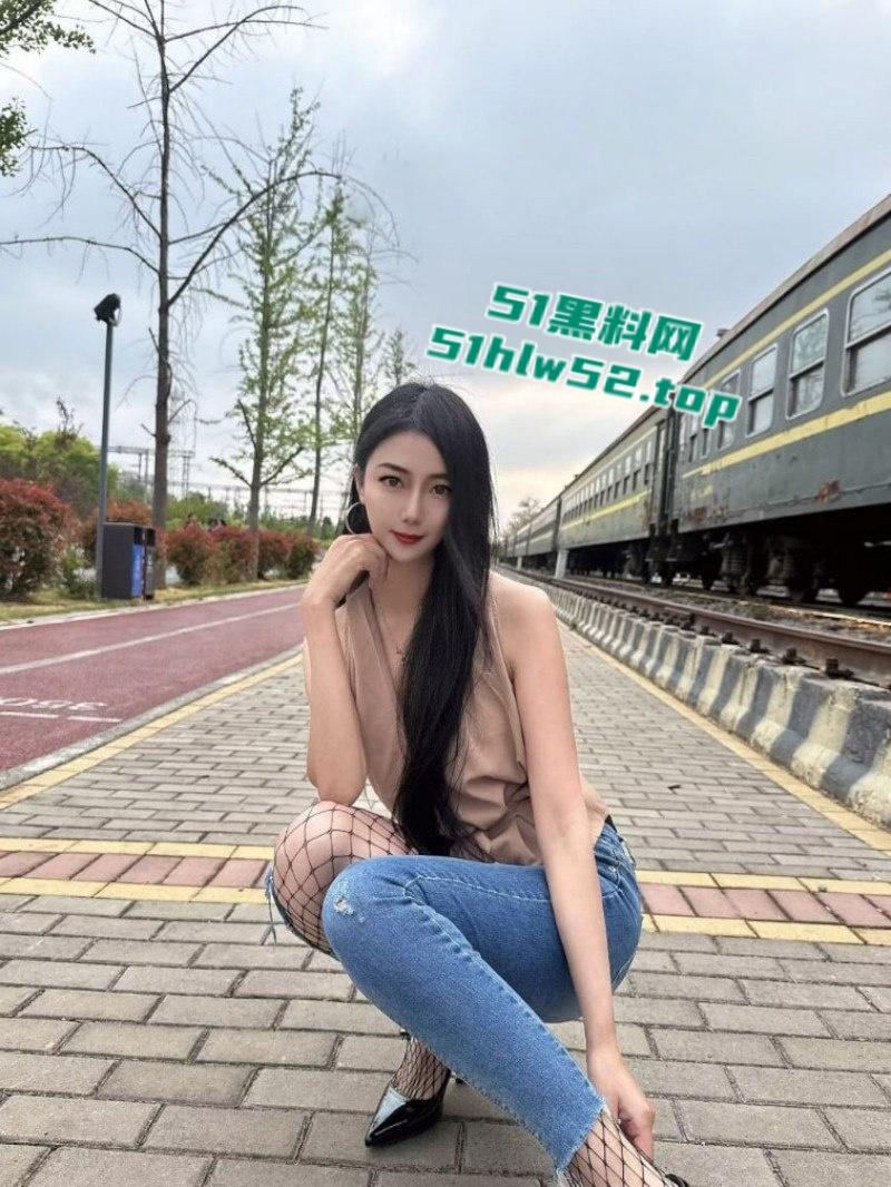 山东菏泽30岁少妇【刘宵雪】离婚后自甘堕落沦为骚鸡，出租屋惨遭金主束缚调教！