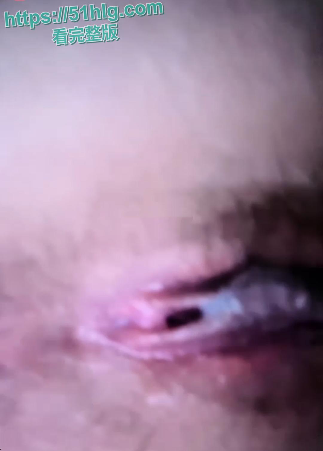 【武汉】高校高颜值大二舞蹈生厕所惊魂 近距离偷拍 嫩逼滴水洞口大开 女主怒踢门狂喊抓贼 场面火爆异常