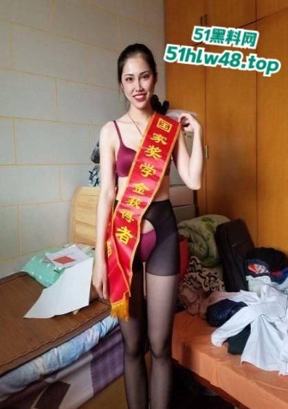 杭州师范大学【潘玲玲】校花女神，腿长逆天私下超反差成为金主的淫贱母狗，性爱自拍视频流出。