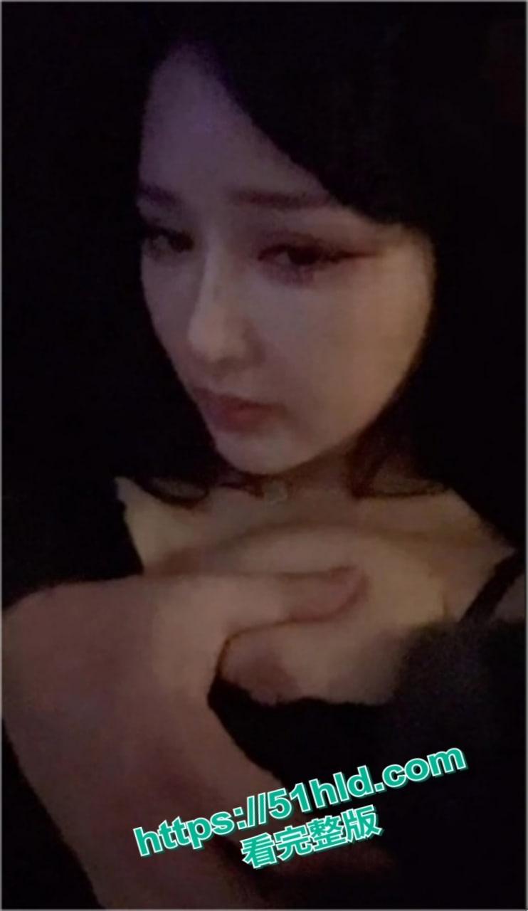 约啪大神【Looks199】重金拿下神颜天菜名媛,KTV包厢按头深喉,跪地口爆舔舐浓稠精液!