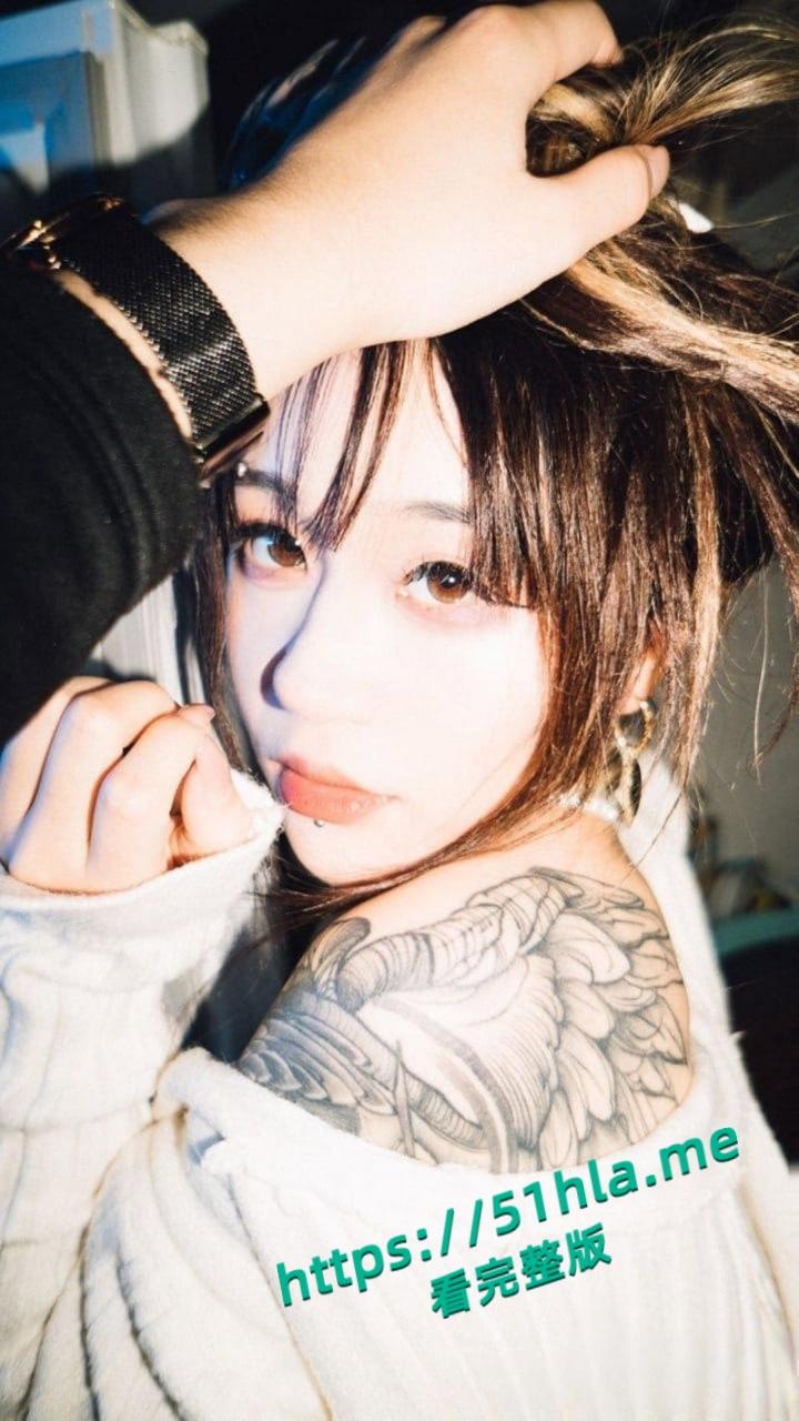 抖音极品网红【九条南无】7月最新福利视频被曝光,娴熟玩转吸奶器,多种道具插逼自慰视觉冲击力拉满!