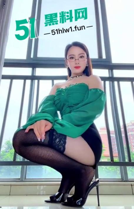 抖音6万粉主播【马妲己】与土豪线下约操视频流出！黑丝美腿性感风骚 骑乘位遭疯狂抽插！